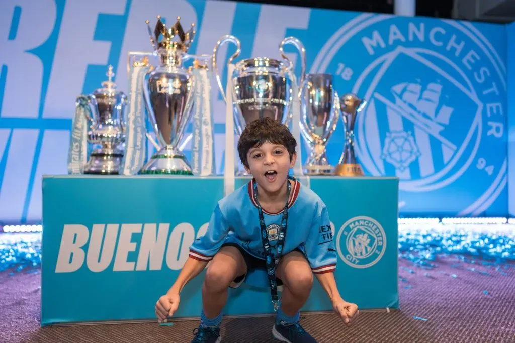 Niños, adolescentes y adultos posaron con los trofeos. (Foto: Samba Digital)