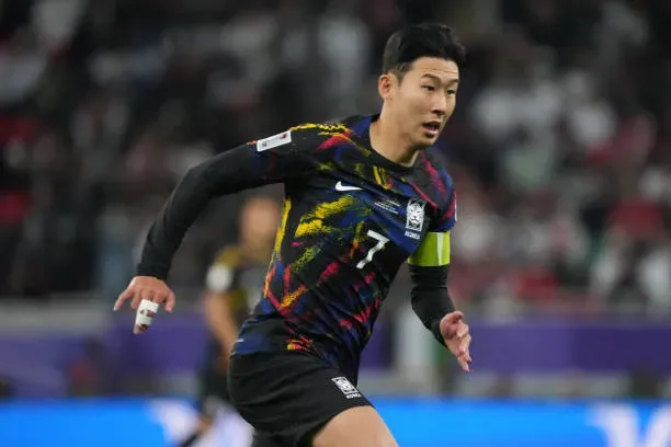 Son se lesionó tratando de separar a sus compañeros. (Photo by Etsuo Hara/Getty Images)