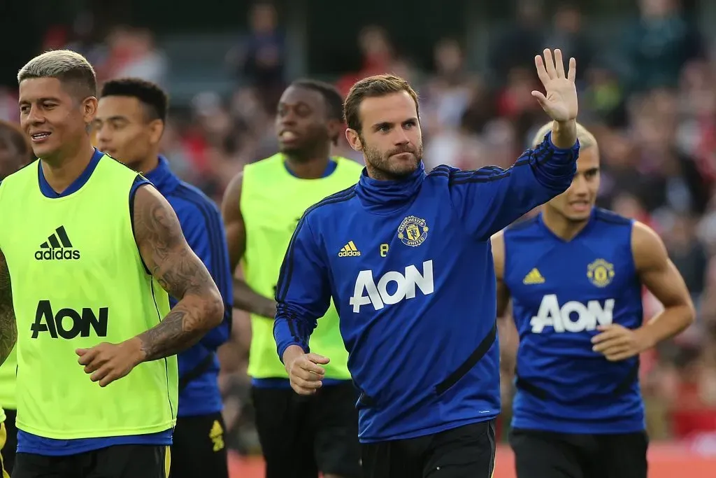 Juan Mata, cuando jugaba en Manchester United, junto a Marcos Rojo. (Getty Images)