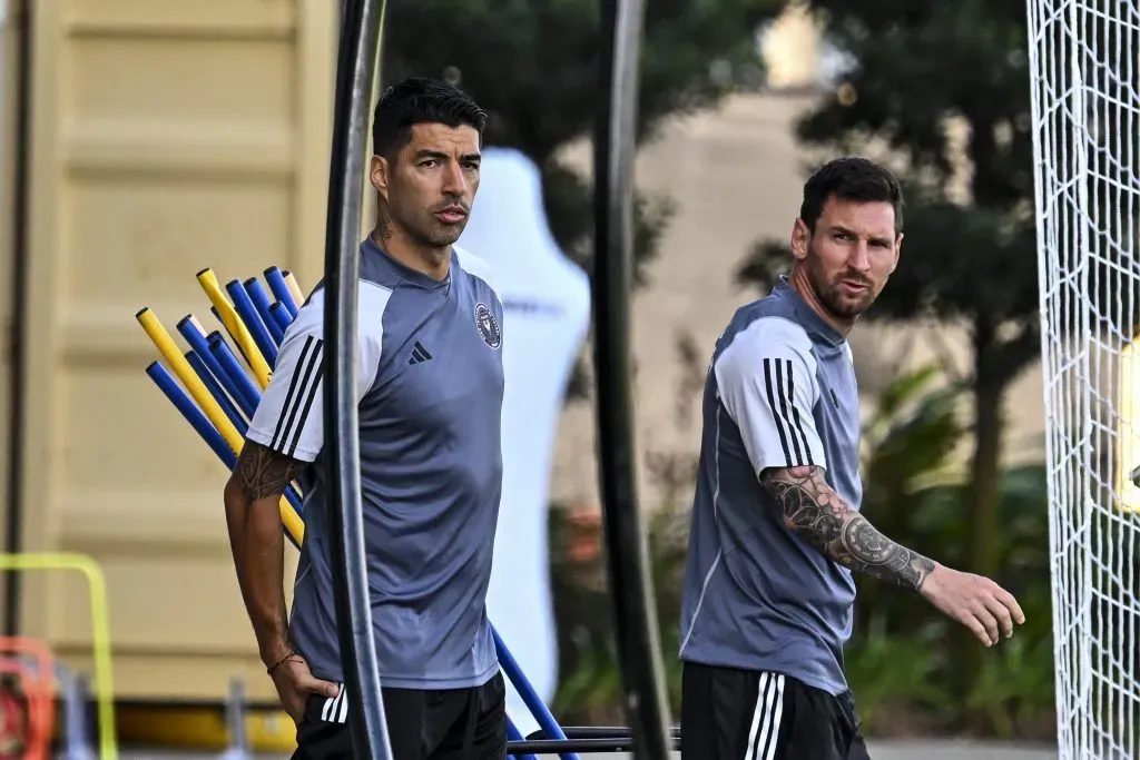 Messi y Suárez se perfilan como titulares para enfrentar a Newells. (Photo by CHANDAN KHANNA / AFP)