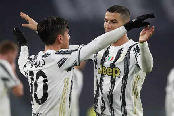 Dybala y Cristiano Ronaldo compartieron plantel en Juventus. (Photo by Jonathan Moscrop/Getty Images)