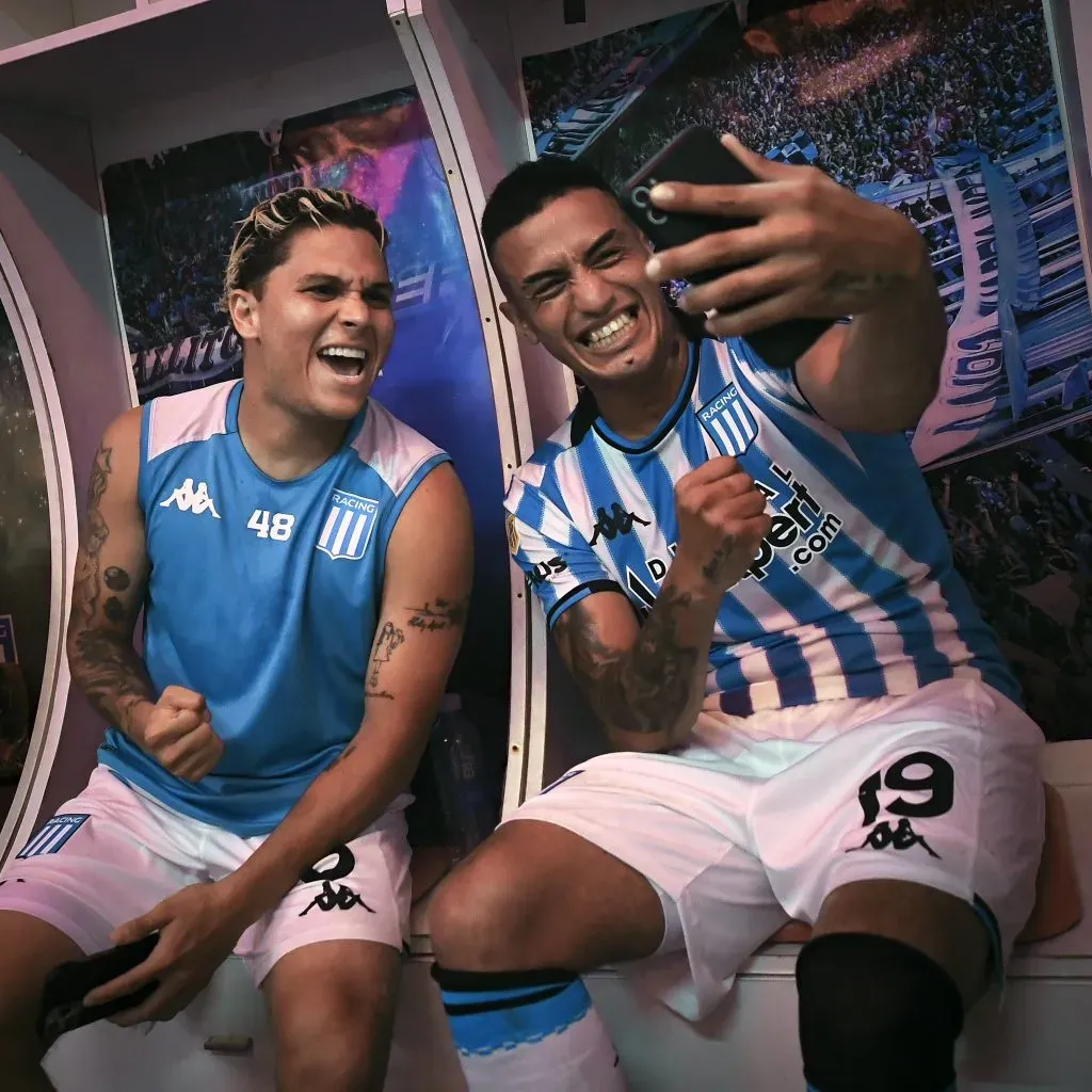 Quintero con Miranda tras jugar un gran clásico. (Foto: @RacingClub).