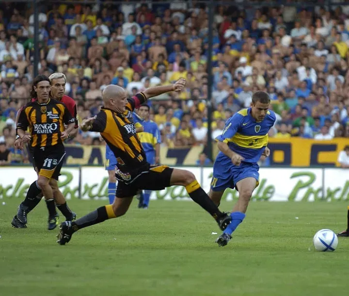 Laspada, capitán de Olimpo ante Rodrigo Palacio.