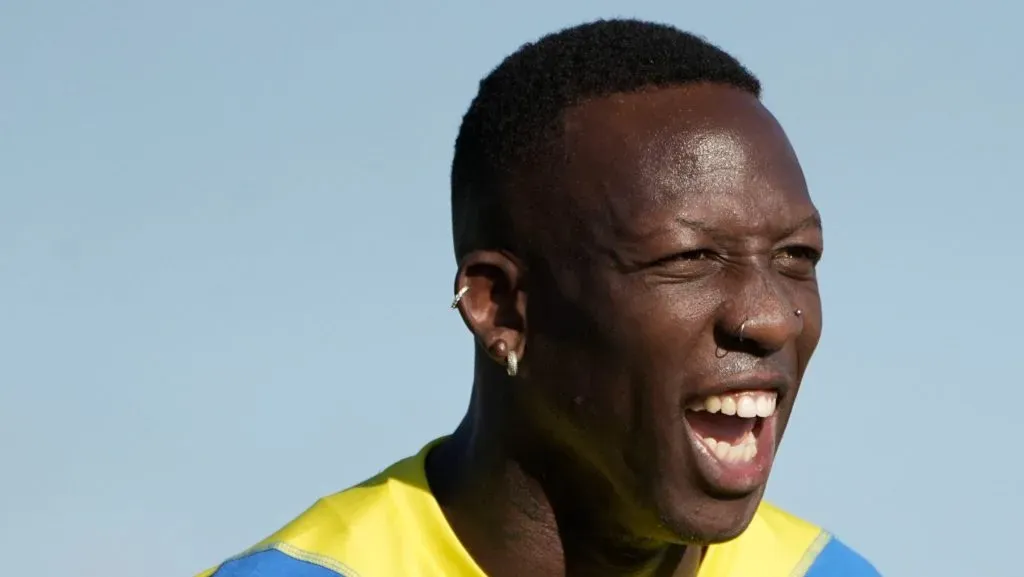 El peruano se comprometió a extender su vínculo con Boca.