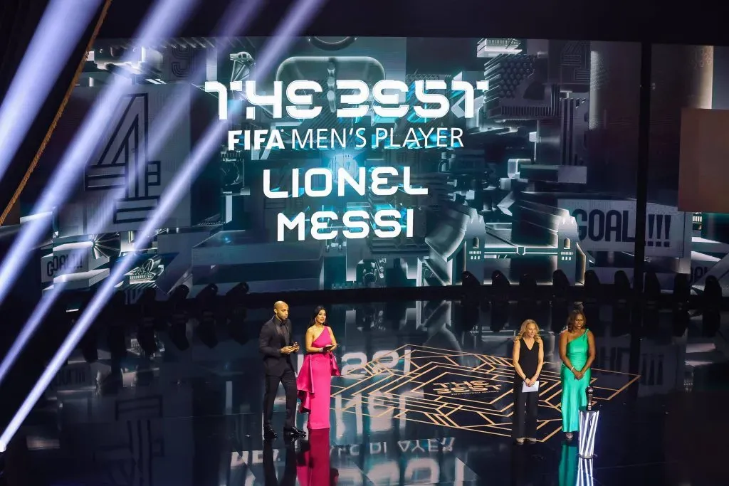 El momento del anuncio de Lionel Messi como ganador del FIFA The Best, sin su presencia en la gala.