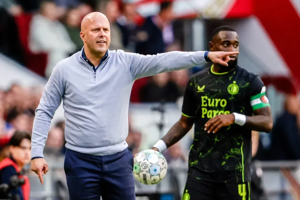 Arne Slot dirigiendo a Feyenoord. (IMAGO / BSR Agency)