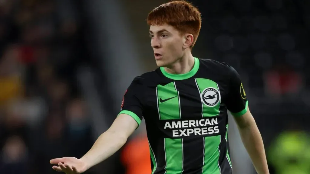 Valentín Barco, durante su debut con Brighton ante Wolverhampton por FA Cup (IMAGO / Sportsphoto).