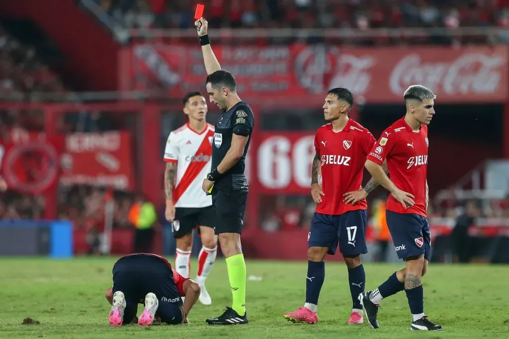 Nazareno Arasa durante el último clásico entre Independiente y River.