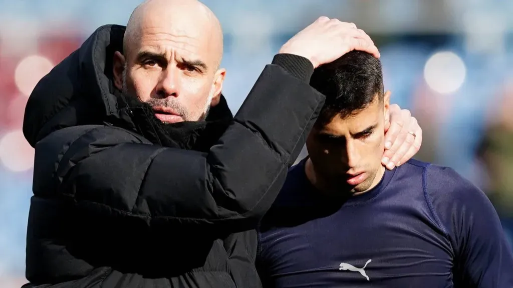 Pep Guardiola y Joao Cancelo en el Manchester City
