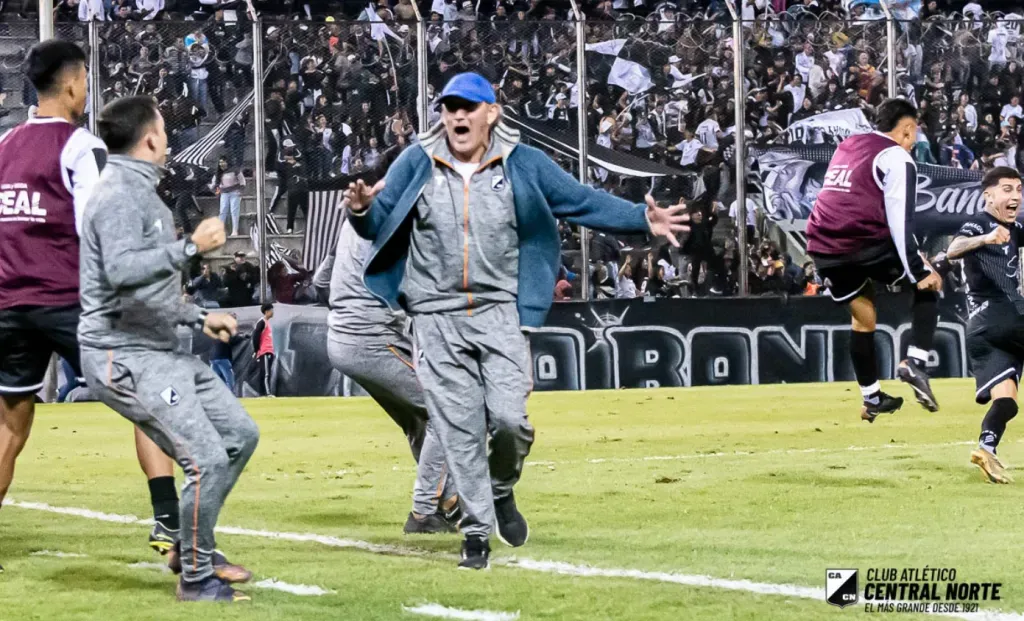 El “Tano”, como se lo apoda en Salta, festejando un gol de Central Norte. (Prensa Central Norte)
