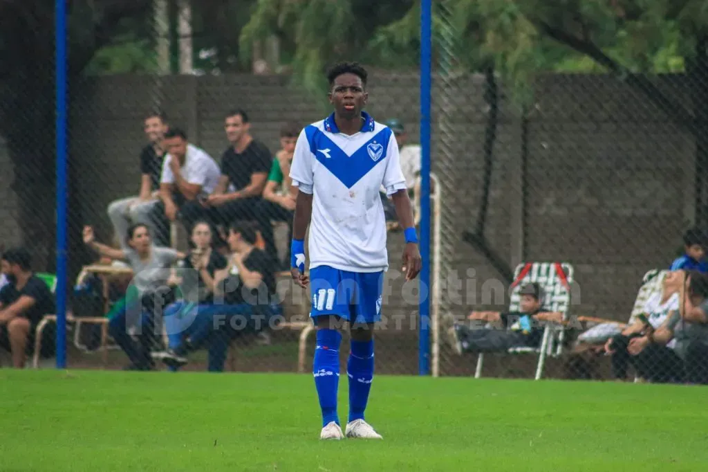 Ramon, con la 11, ya muestra sus dotes con la V azulada (Foto: Pasión Fortinera)