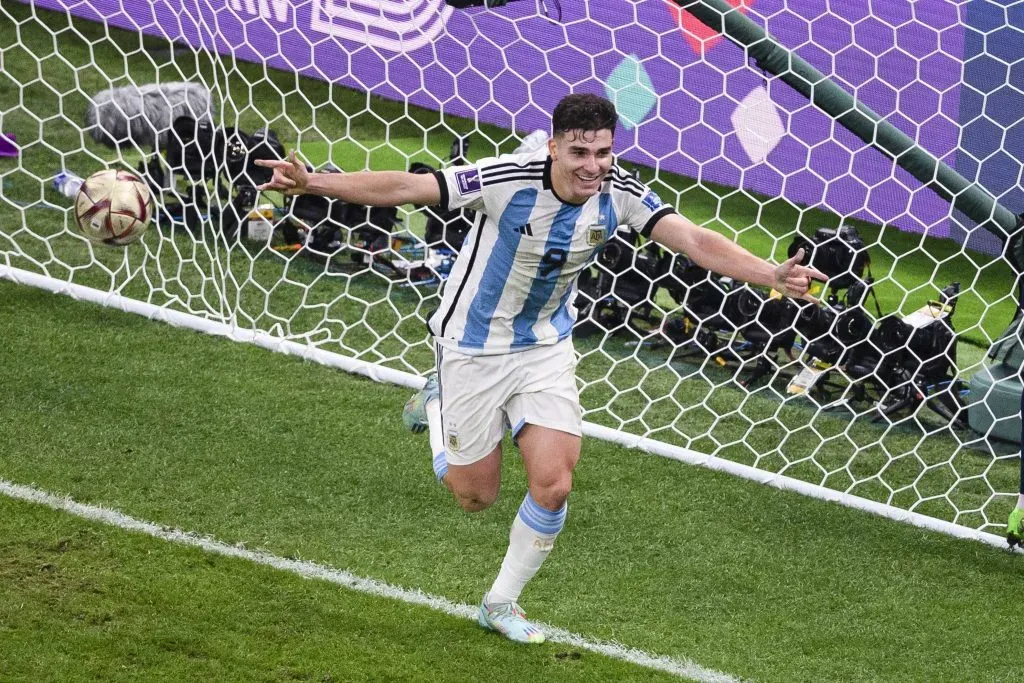 Julián Álvarez celebrando uno de sus goles frente a Croacia. (IMAGO / Agencia-MexSport)