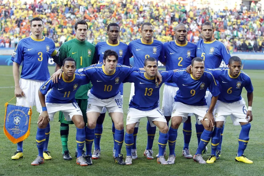 Felipe Melo, Dani Alves y Robinho compartiendo equipo en 2010. (Foto: Imago)
