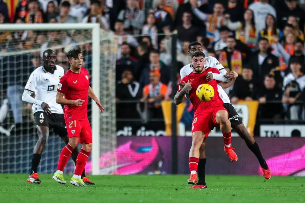 Véliz suma apenas 23 minutos de juego con Sevilla, repartidos en tres partidos.