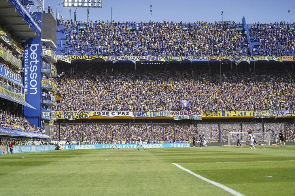 La Bombonera alcanzaría una capacidad máxima de 80 mil espectadores.