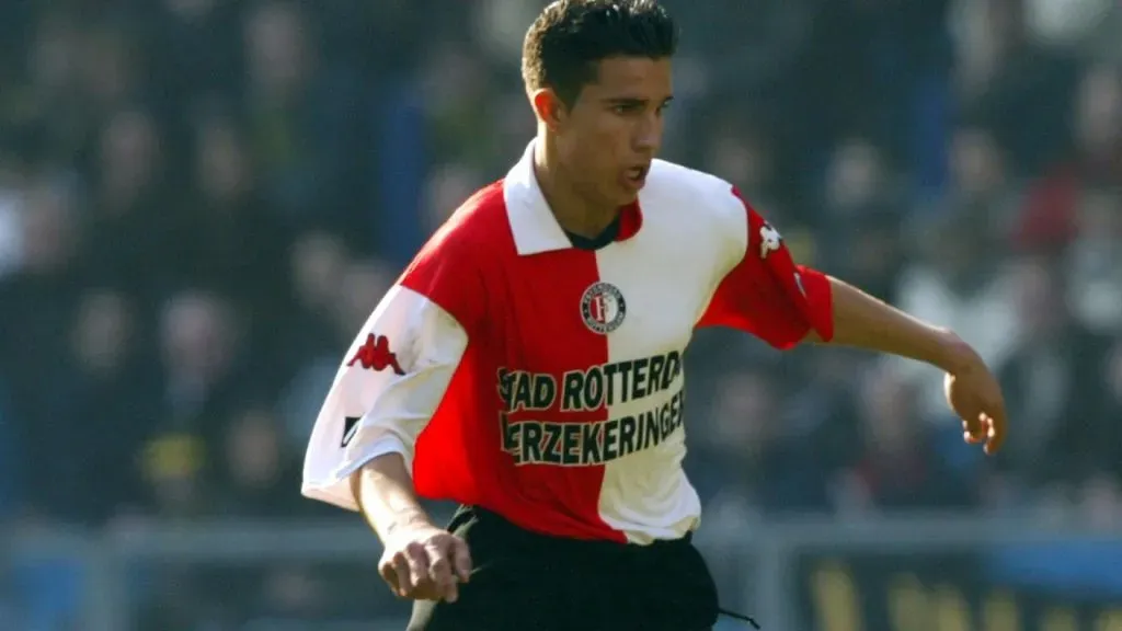 Debutó en el Feyenoord y rápidamente llamó la atención del Arsenal.