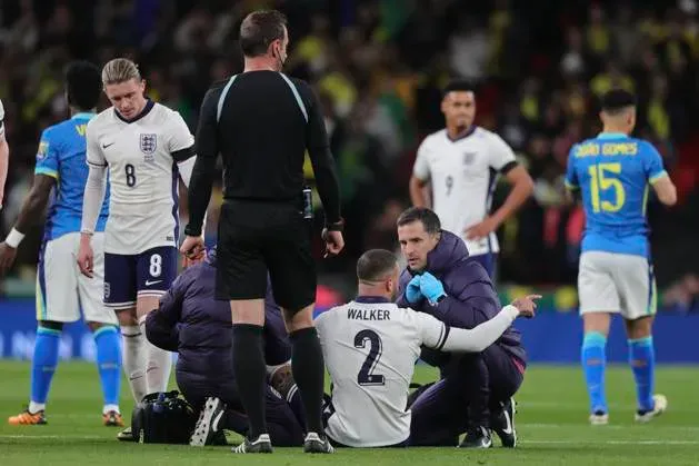 Kyle Walker salió lesionado en el partido contra Brasil. Imago