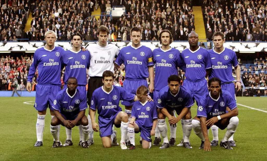 (Arriba) Eidur Gudjohnsen, Tiago, Petr Cech, John Terry, Ricardo Carvalho, William Gallas, Frank Lampard; (Abajo): Claude Makelele, Joe Cole, Glen Johnson, Didier Drogba. El Chelsea de Mourinho que desbancó al Arsenal de Los Invencibles.
