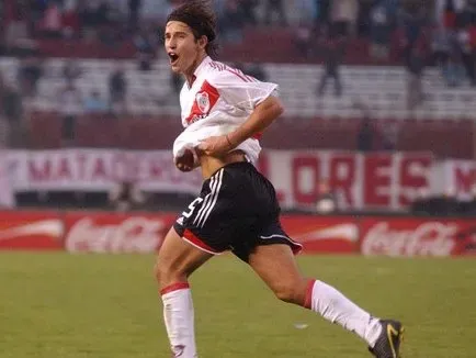El gol de Toranzo a Lanús en el 2004. Foto Archivo.