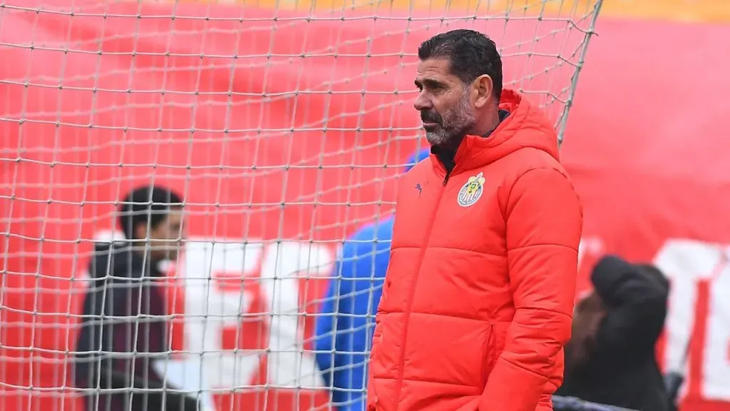 Fernando Hierro, director deportivo de Chivas, pretendido por Al Nassr (IMAGO / Agencia-MexSport).