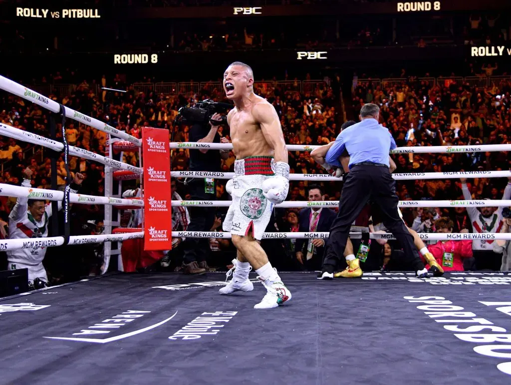 Isaac Cruz, nuevo campeón mundial de peso súper ligero.