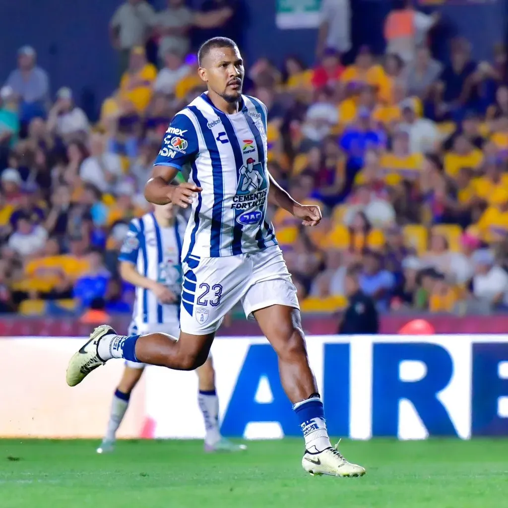Rondón ante Tigres. (Foto: @Tuzos).