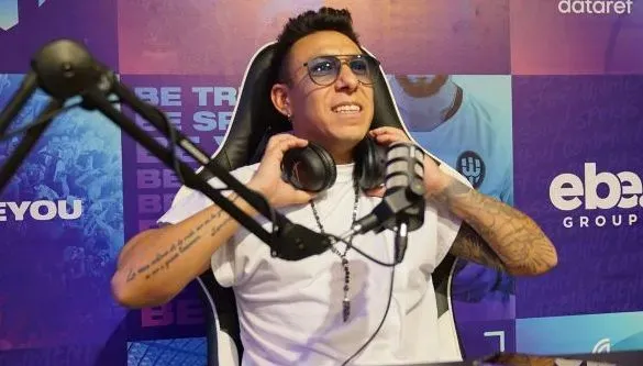 Su faceta de streamer contando el lado B del fútbol.