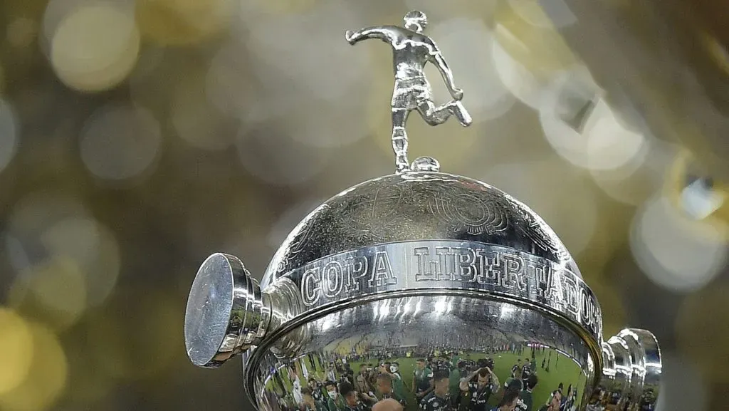 El trofeo de la Copa Libertadores de América.