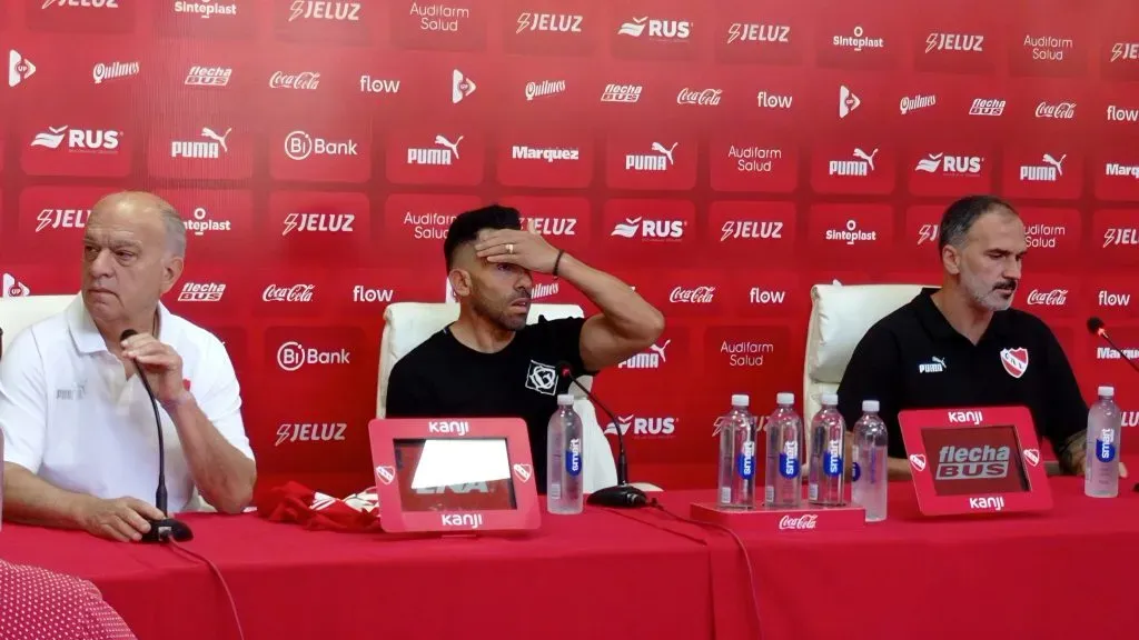 Carlos Tevez suspendió la conferencia de prensa. (Foto: Prensa Independiente)