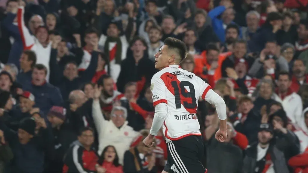 Echeverri festejando un gol con la camiseta de River. (Foto: Getty)