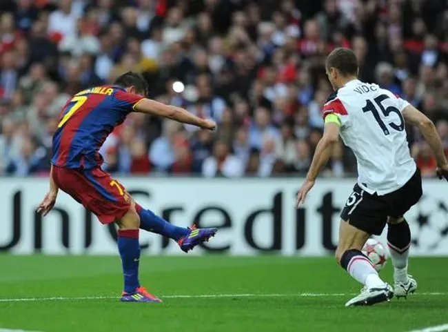 David Villa convirtió un gol sensacional en la final de la Champions League con el Barcelona.