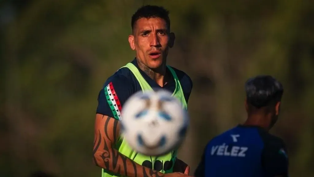 Ricardo Centurión entrenando en Vélez.