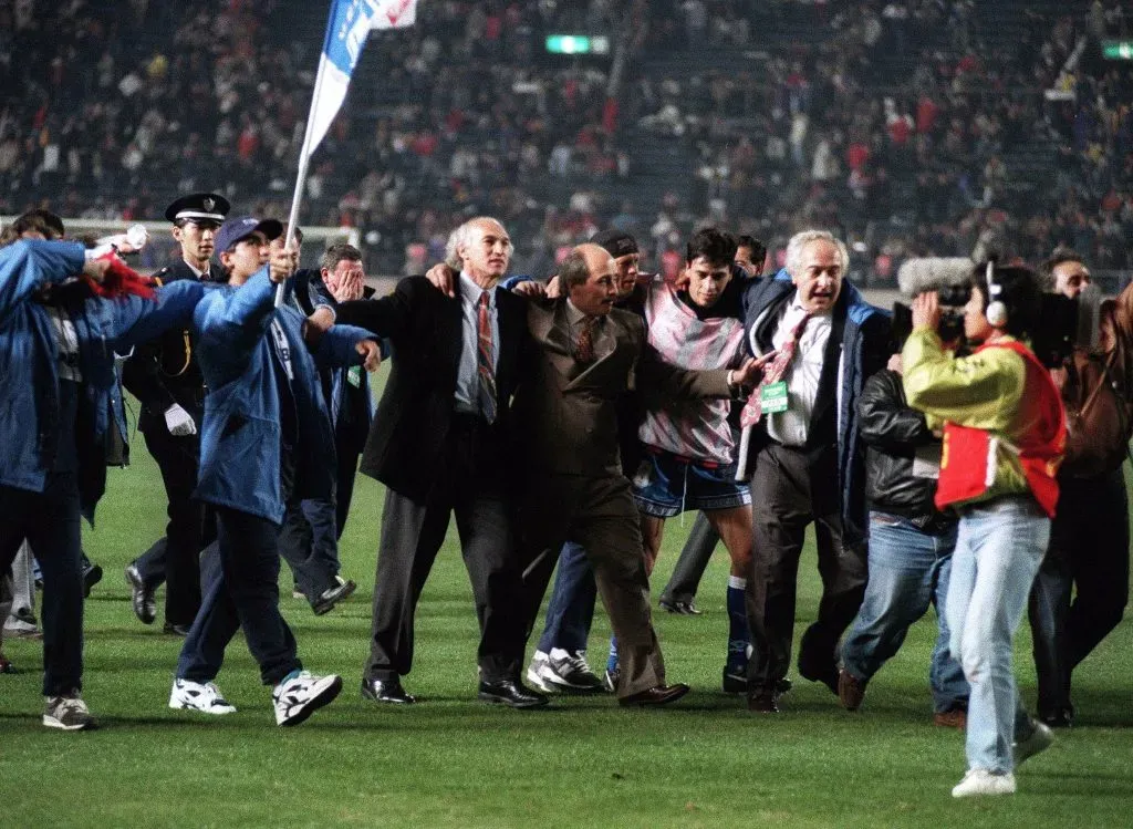 Carlos Bianchi celebra la Intercontinental con Vélez. (Foto: IMAGO).