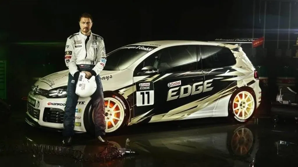 Dudek se transformó en piloto tras dejar el fútbol.