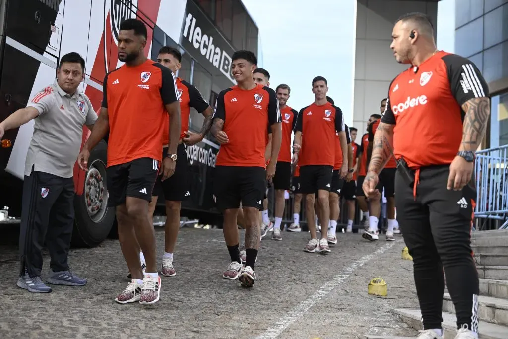 Los jugadores de River fueron recibidos en Córdoba. (Foto: La Página Millonaria / Diego Haliasz).