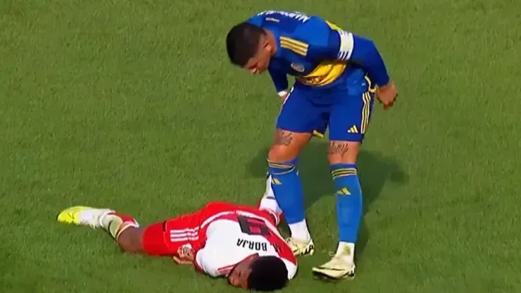 Rojo se cruzó con Borja. (Foto: TNT Sports).