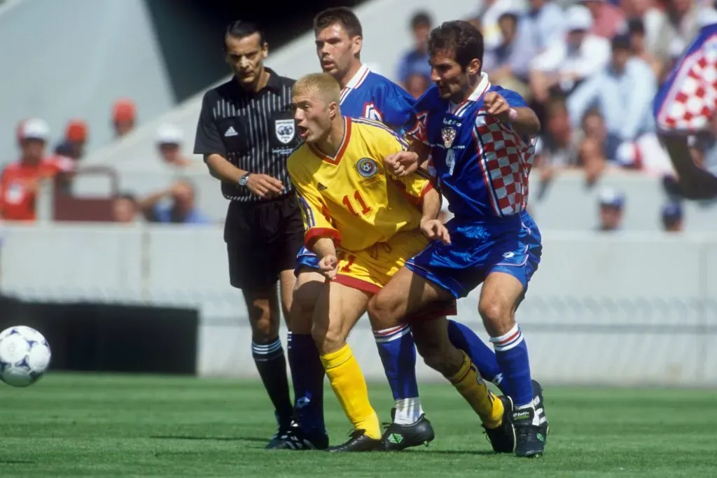 Javier Castrilli en los octavos de final del Mundial 98 en el duelo entre Rumania y Croacia. (Foto: IMAGO).