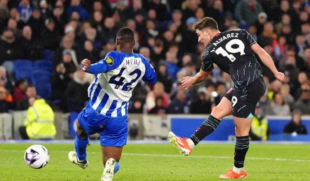 El derechazo de Julián Álvarez para volver a la senda del gol con Manchester City: IMAGO