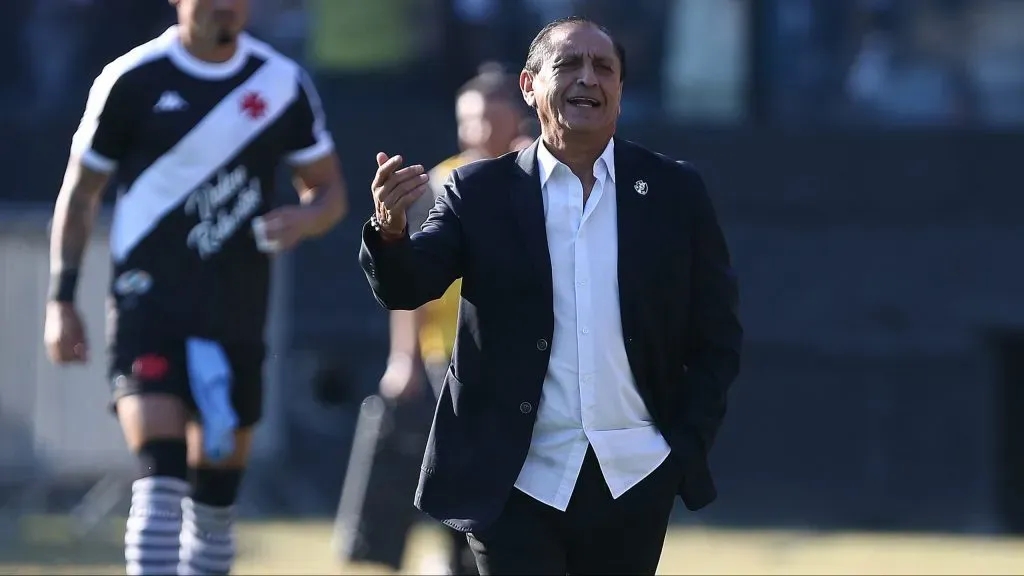 El entrenador argentino fue destituido por Vasco da Gama.