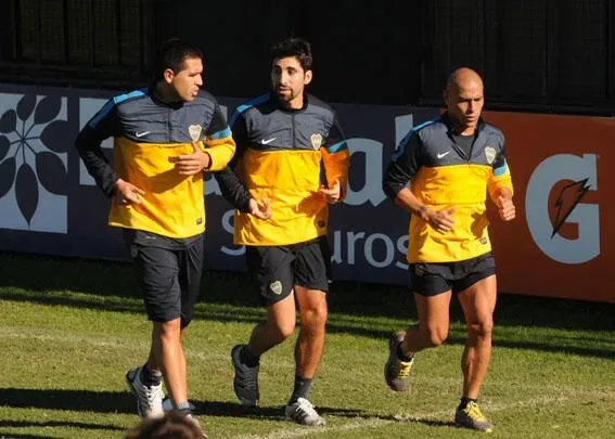Trotando con Riquelme y Clemente Rodríguez. Foto Archivo.