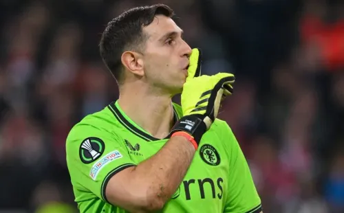 Dibu Martínez y su show ante Lille por Conference League.