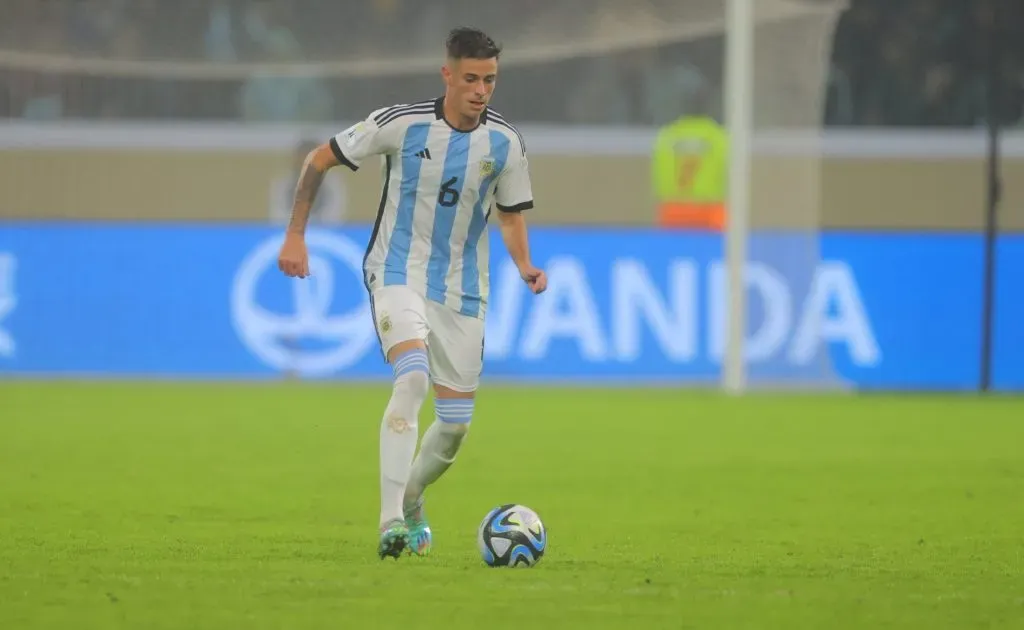 Valentín Gómez con la camiseta de la Selección Argentina.