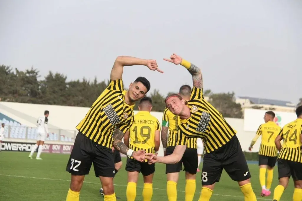 Brian Parada, con la 32, celebrando un gol del Xewkija Tigers. (Foto: Archivo).