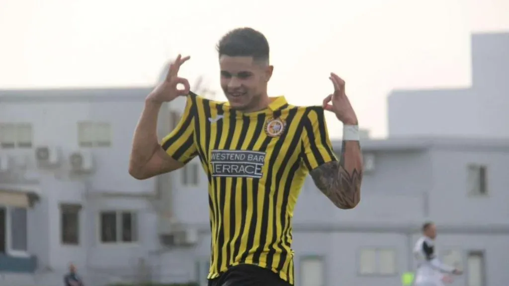 Brian Parada celebrando un gol para el Xewkija Tigers. (Foto: Archivo).