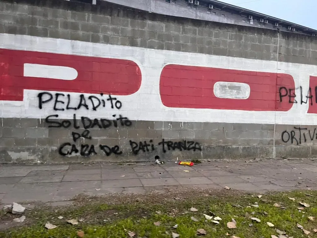 Amenazas en Morón. (Foto: @Barras_LATAM).