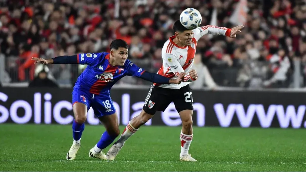 Agustín Sant´Anna ante Tigre. (Foto: Prensa River).
