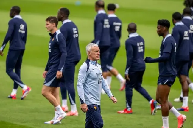 Francia entrena en Paderborn, su base durante la EURO 2024.