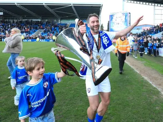 Will Grigg convirtió 24 goles para el ascenso del Chesterfield a League Two esta temporada.