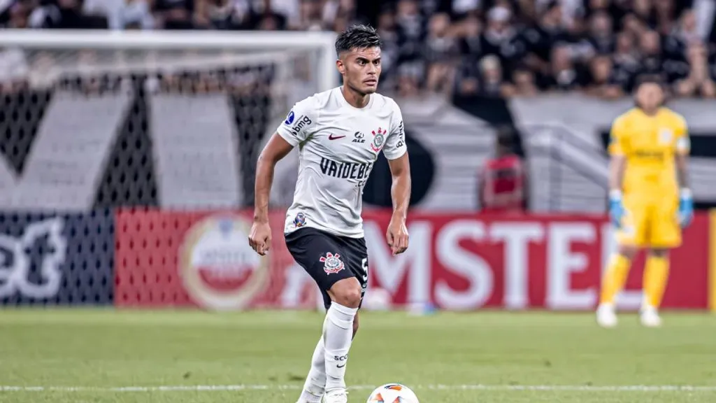 Fausto Vera, jugando para Corinthians (IMAGO / Sports Press Photo).