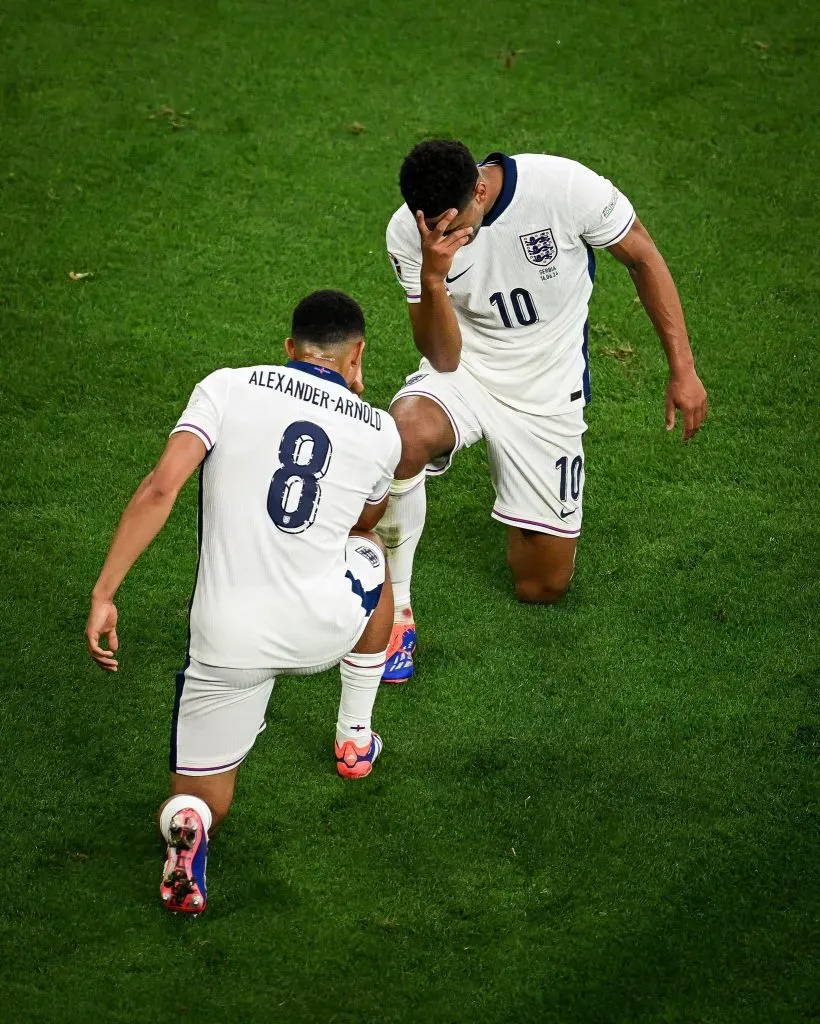 La celebración de Bellingham junto a Alexander Arnold (@BellinghamJude)